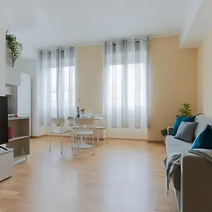 The Best Rent - Bright One-bedroom In Corso Vittorio Emanuele Ii Apartamento